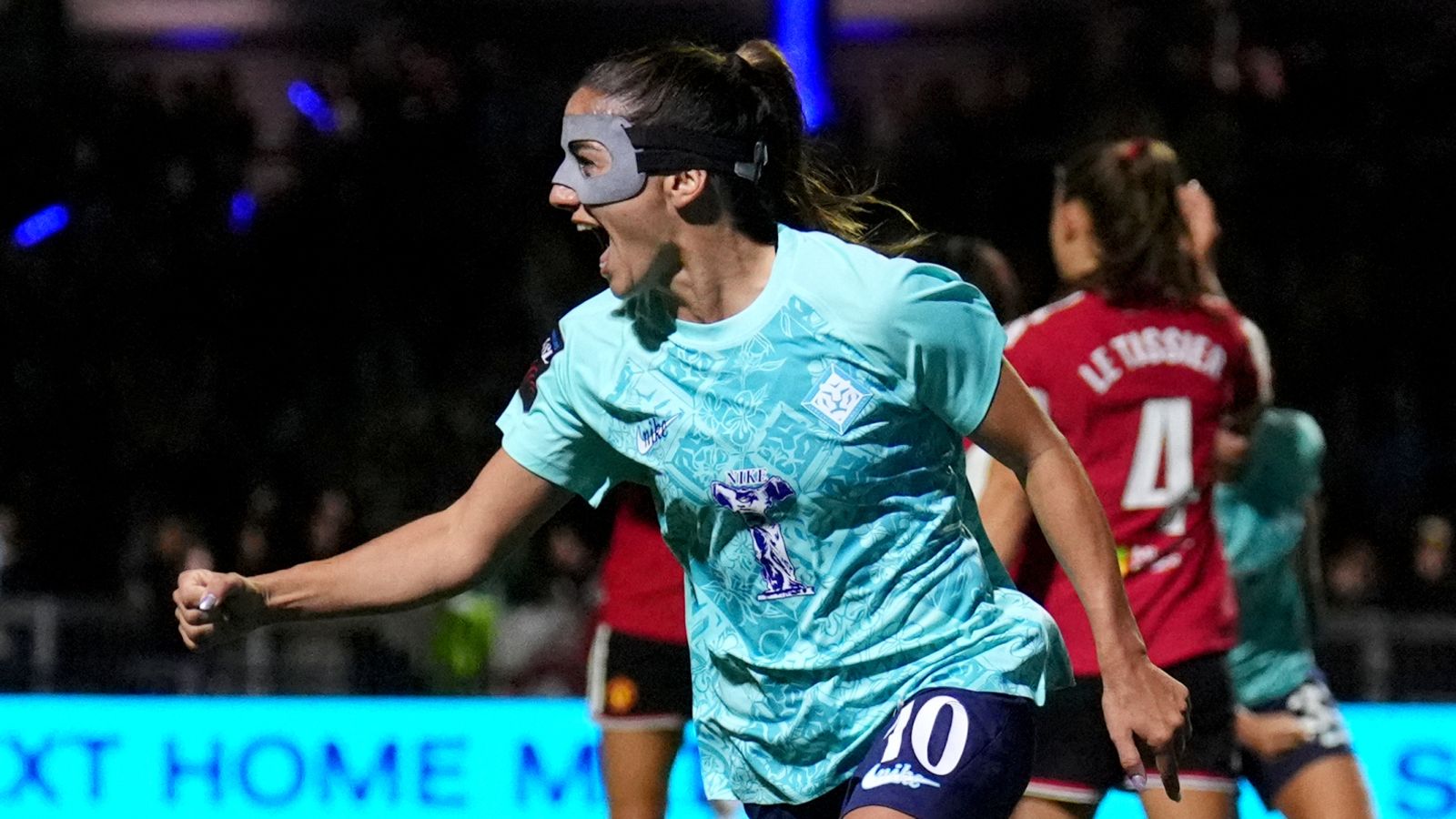 伦敦城市狮女队2-1曼联:阿莱克西亚·普特拉斯首秀,米歇尔·康的球队完美开局